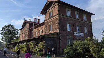 Bahnhofsgebäude in Martinice v Krkonoších